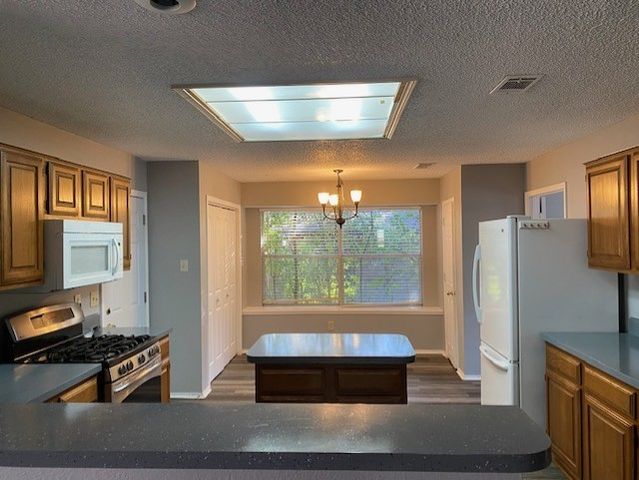 1512 Straus Road, Cedar Hill, TX 75104