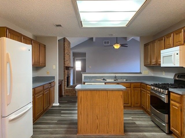 1512 Straus Road, Cedar Hill, TX 75104