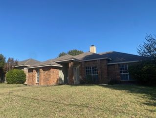 1512 Straus Road, Cedar Hill, TX 75104