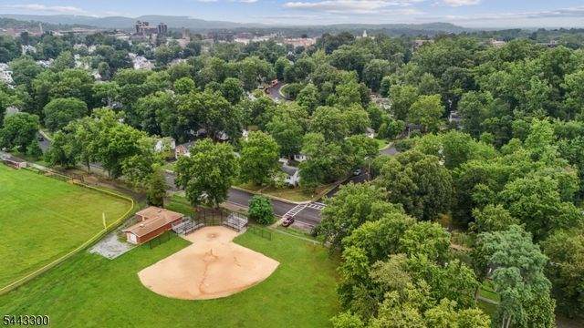 46 Lidgerwood Pkwy, Morristown Town, NJ 07960