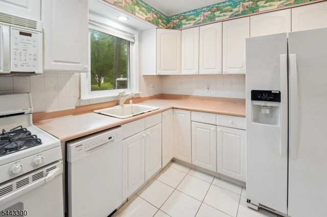 46 Lidgerwood Pkwy, Morristown Town, NJ 07960