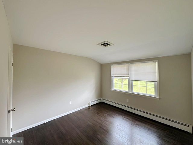 28 ROCKLEIGH DR, Ewing Twp, NJ 08628