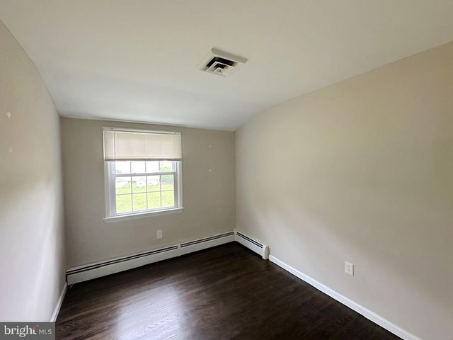 28 ROCKLEIGH DR, Ewing Twp, NJ 08628