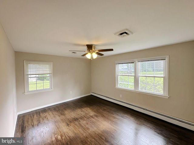 28 ROCKLEIGH DR, Ewing Twp, NJ 08628