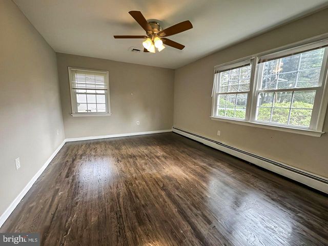 28 ROCKLEIGH DR, Ewing Twp, NJ 08628
