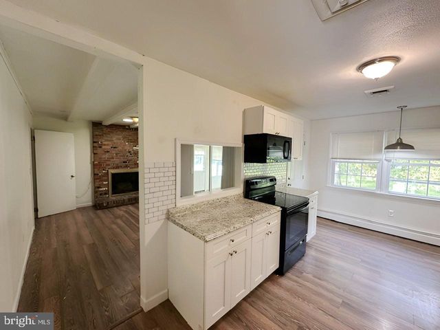 28 ROCKLEIGH DR, Ewing Twp, NJ 08628