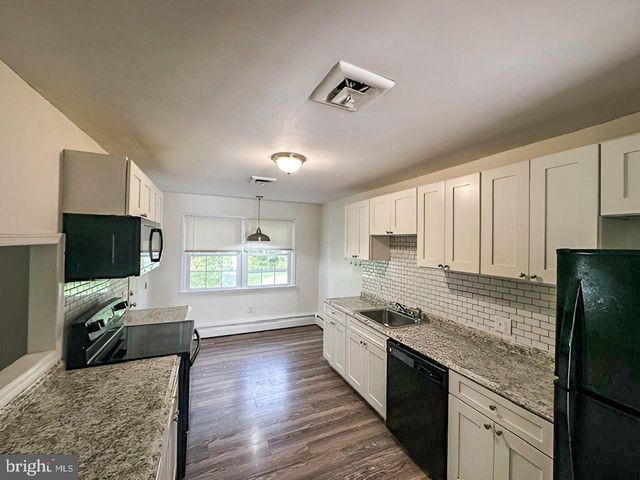 28 ROCKLEIGH DR, Ewing Twp, NJ 08628
