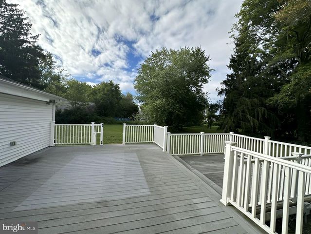 28 ROCKLEIGH DR, Ewing Twp, NJ 08628