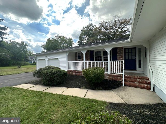 28 ROCKLEIGH DR, Ewing Twp, NJ 08628