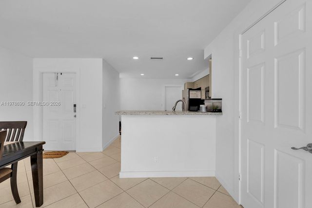 1418 Barcelona Way 6-23, Weston, FL 33327