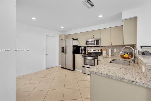 1418 Barcelona Way 6-23, Weston, FL 33327