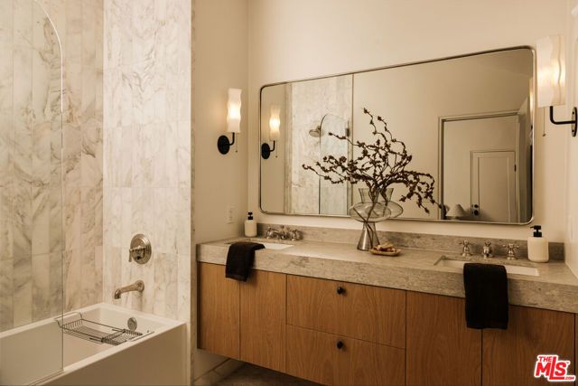 6484 Ivarene Avenue, Los Angeles, CA 90068