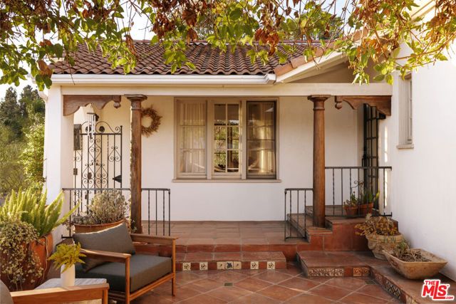 6484 Ivarene Avenue, Los Angeles, CA 90068