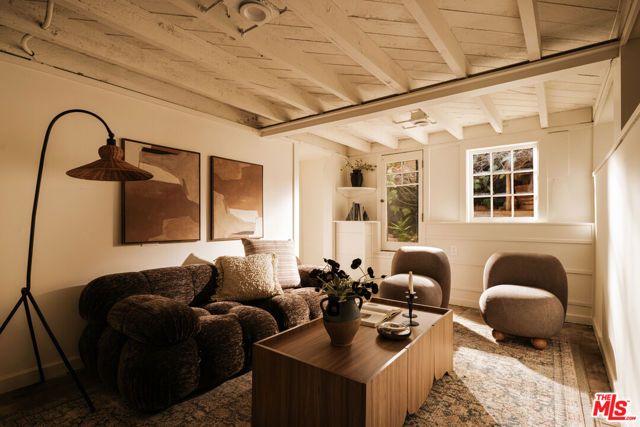 6484 Ivarene Avenue, Los Angeles, CA 90068