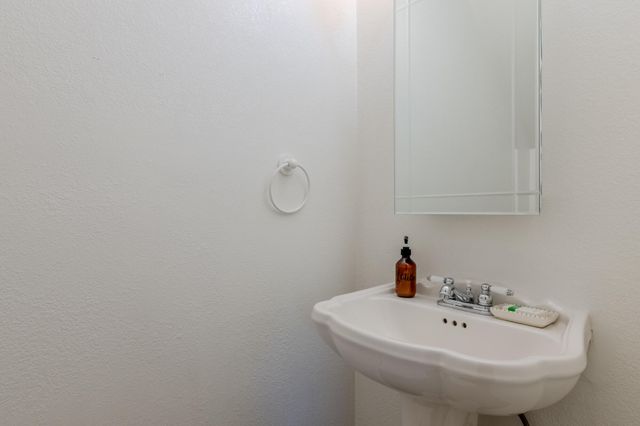 2215 Poplar Drive 2, Medford, OR 97504