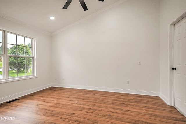 1002 Mountain Breeze Lane, Bristol, TN 37620