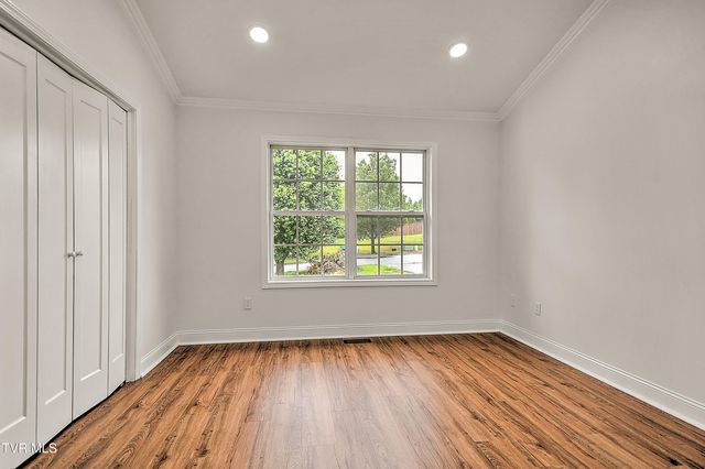 1002 Mountain Breeze Lane, Bristol, TN 37620