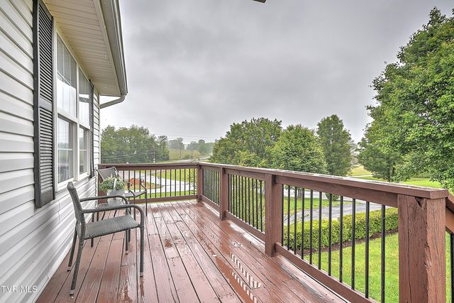 1002 Mountain Breeze Lane, Bristol, TN 37620