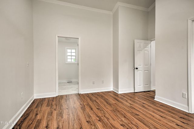 1002 Mountain Breeze Lane, Bristol, TN 37620