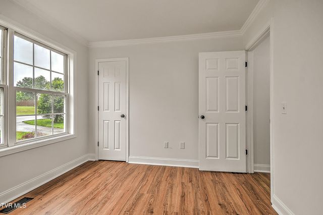 1002 Mountain Breeze Lane, Bristol, TN 37620