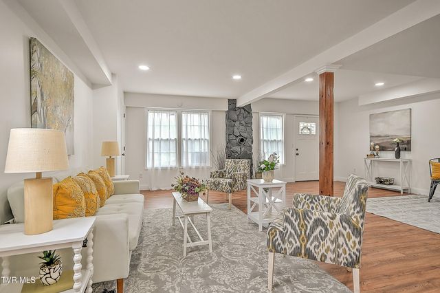 1002 Mountain Breeze Lane, Bristol, TN 37620