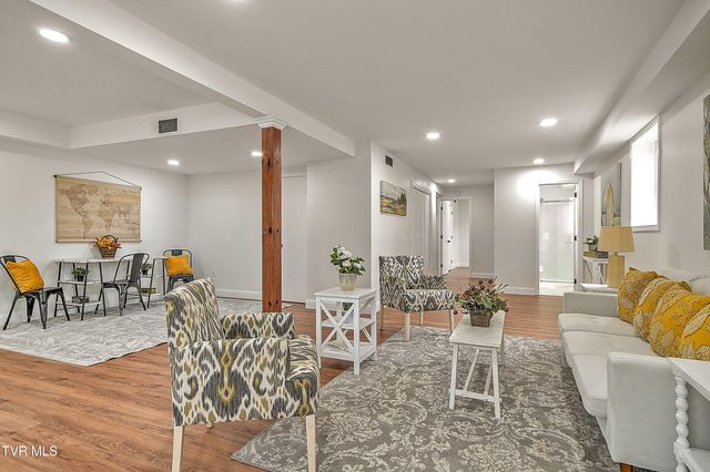 1002 Mountain Breeze Lane, Bristol, TN 37620