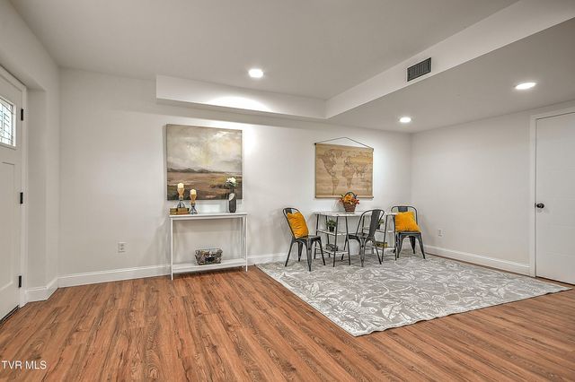 1002 Mountain Breeze Lane, Bristol, TN 37620