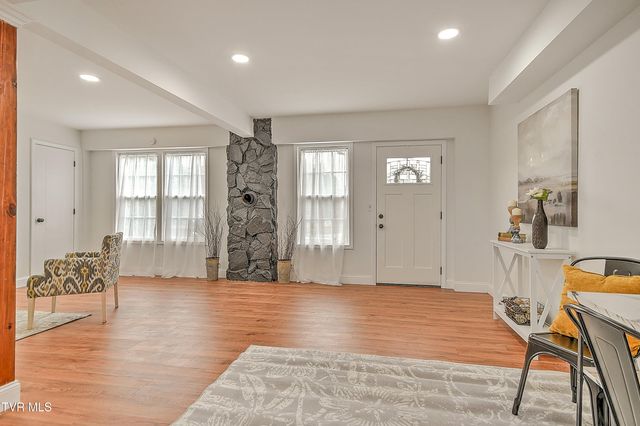 1002 Mountain Breeze Lane, Bristol, TN 37620
