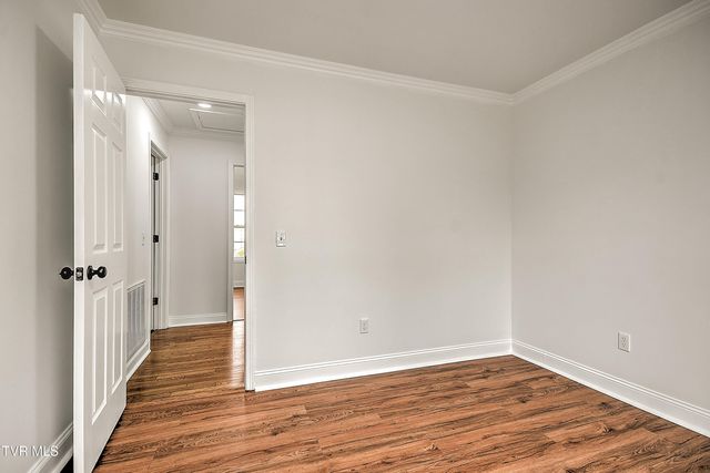 1002 Mountain Breeze Lane, Bristol, TN 37620