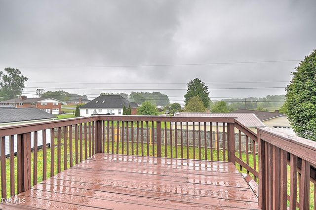 1002 Mountain Breeze Lane, Bristol, TN 37620