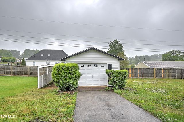 1002 Mountain Breeze Lane, Bristol, TN 37620