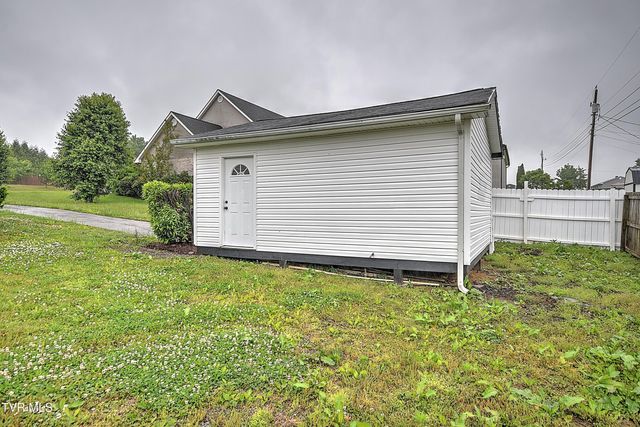 1002 Mountain Breeze Lane, Bristol, TN 37620