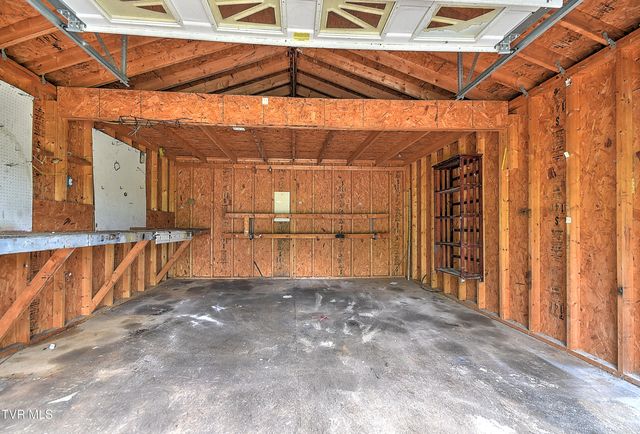 1002 Mountain Breeze Lane, Bristol, TN 37620