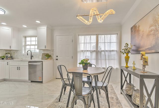 1002 Mountain Breeze Lane, Bristol, TN 37620