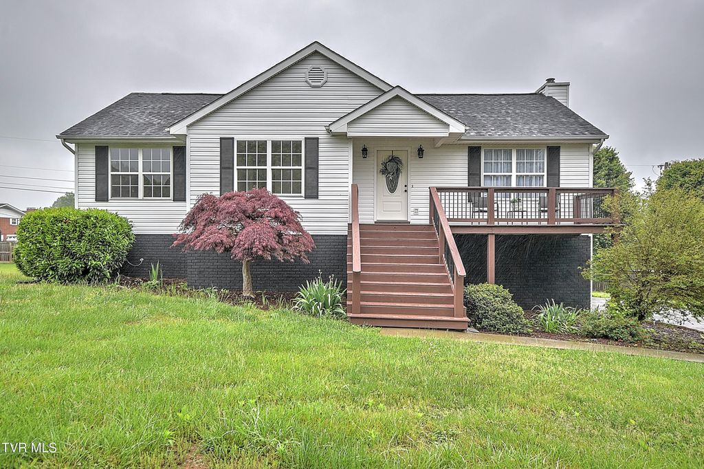 1002 Mountain Breeze Lane, Bristol, TN 37620