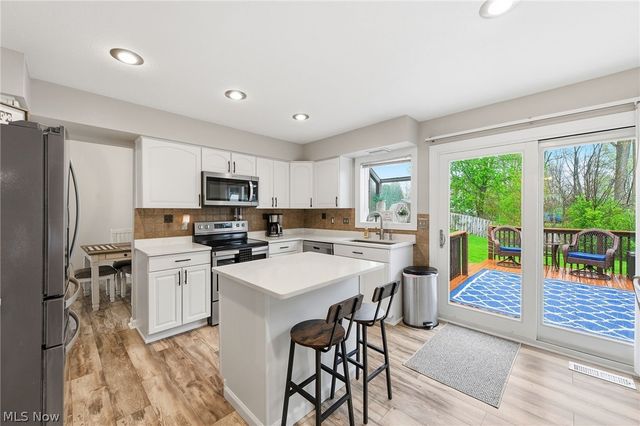 12052 Wood Oval, North Royalton, OH 44133