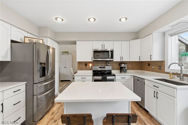 12052 Wood Oval, North Royalton, OH 44133