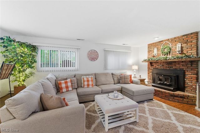 12052 Wood Oval, North Royalton, OH 44133
