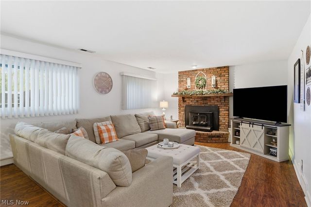 12052 Wood Oval, North Royalton, OH 44133