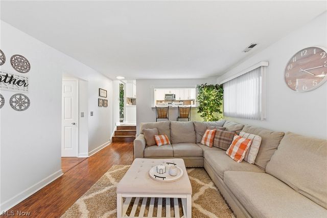 12052 Wood Oval, North Royalton, OH 44133