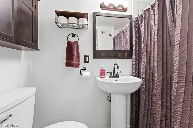 12052 Wood Oval, North Royalton, OH 44133