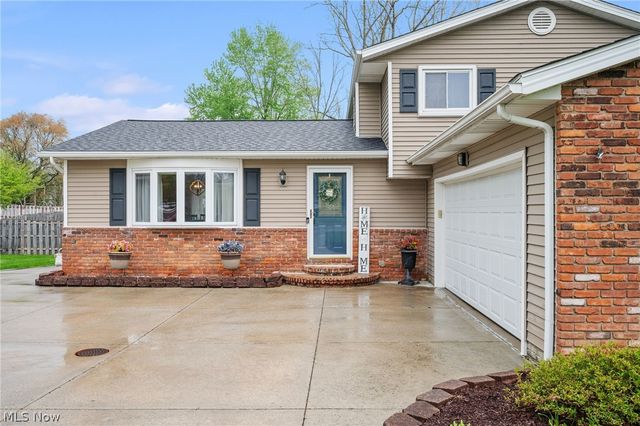 12052 Wood Oval, North Royalton, OH 44133