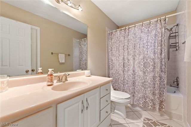 12052 Wood Oval, North Royalton, OH 44133