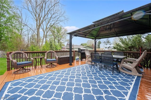 12052 Wood Oval, North Royalton, OH 44133