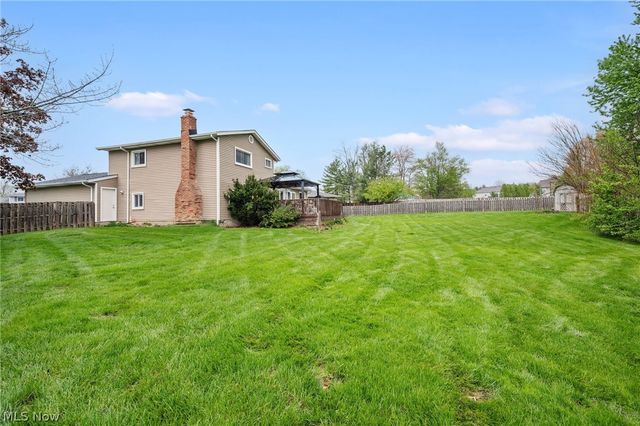 12052 Wood Oval, North Royalton, OH 44133
