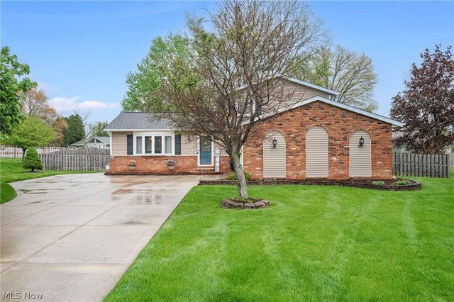 12052 Wood Oval, North Royalton, OH 44133