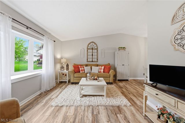 12052 Wood Oval, North Royalton, OH 44133