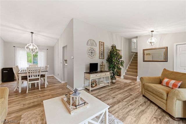 12052 Wood Oval, North Royalton, OH 44133