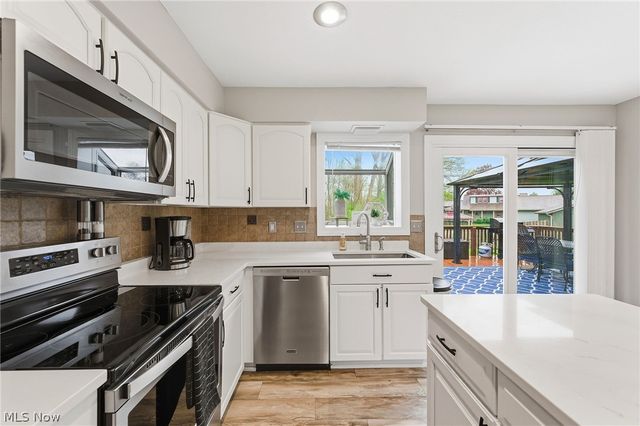 12052 Wood Oval, North Royalton, OH 44133