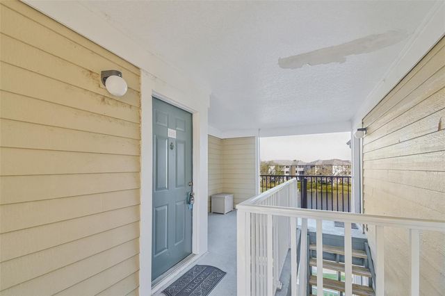 4115 CHATHAM OAK COURT 220, Tampa, FL 33624